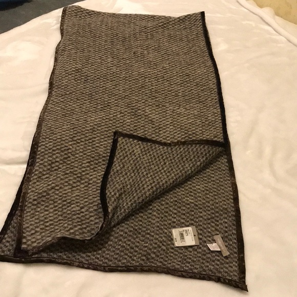 NWT, Nordstrom soft and warm scarf/wrap. - Picture 7 of 8